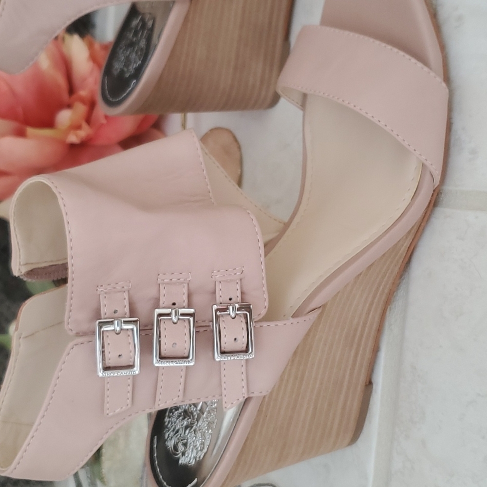 💋 VINCE CAMUTO Blush Wedge Buckle Sandals 💋 - Picture 9 of 14